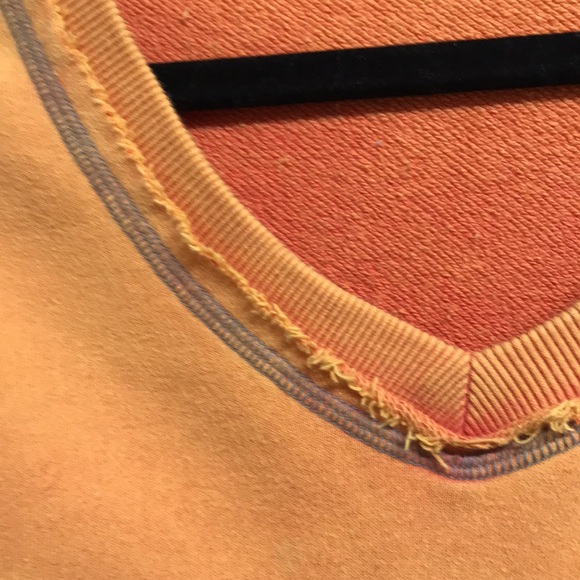 says xxl but no way I would say med.  ptp is 19 1/2 and length 25 - Picture 4 of 8